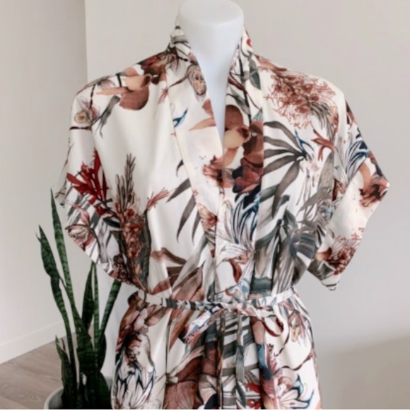 Dress Forum Kimono Dress Size S. perfect for a cover up, shirt or dress! - Picture 6 of 6